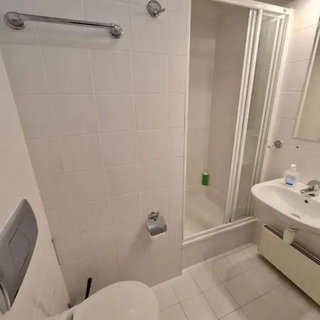 10q - Z6 605 Apartment *